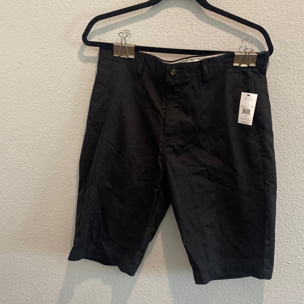 volcom black mens size 31 shorts. New tags on. Never worn